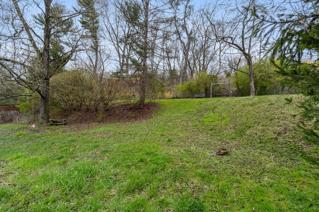 627 Driftwood Dr, Pittsburgh PA  15243-1712 exterior