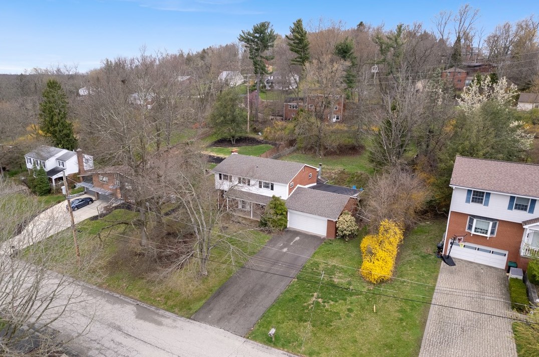 627 Driftwood Dr, Pittsburgh PA  15238-2515 exterior