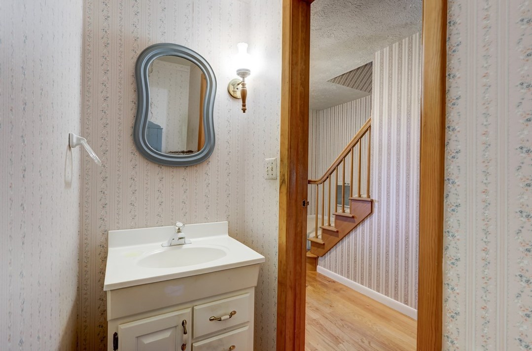 241 Hazelwood Dr, Washington PA  15301-6243 exterior