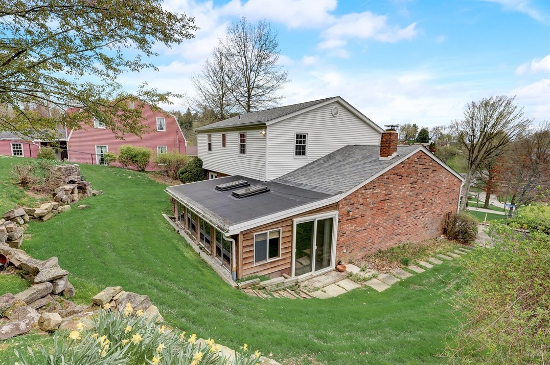 241 Hazelwood Dr, Washington PA  15301-6243 exterior