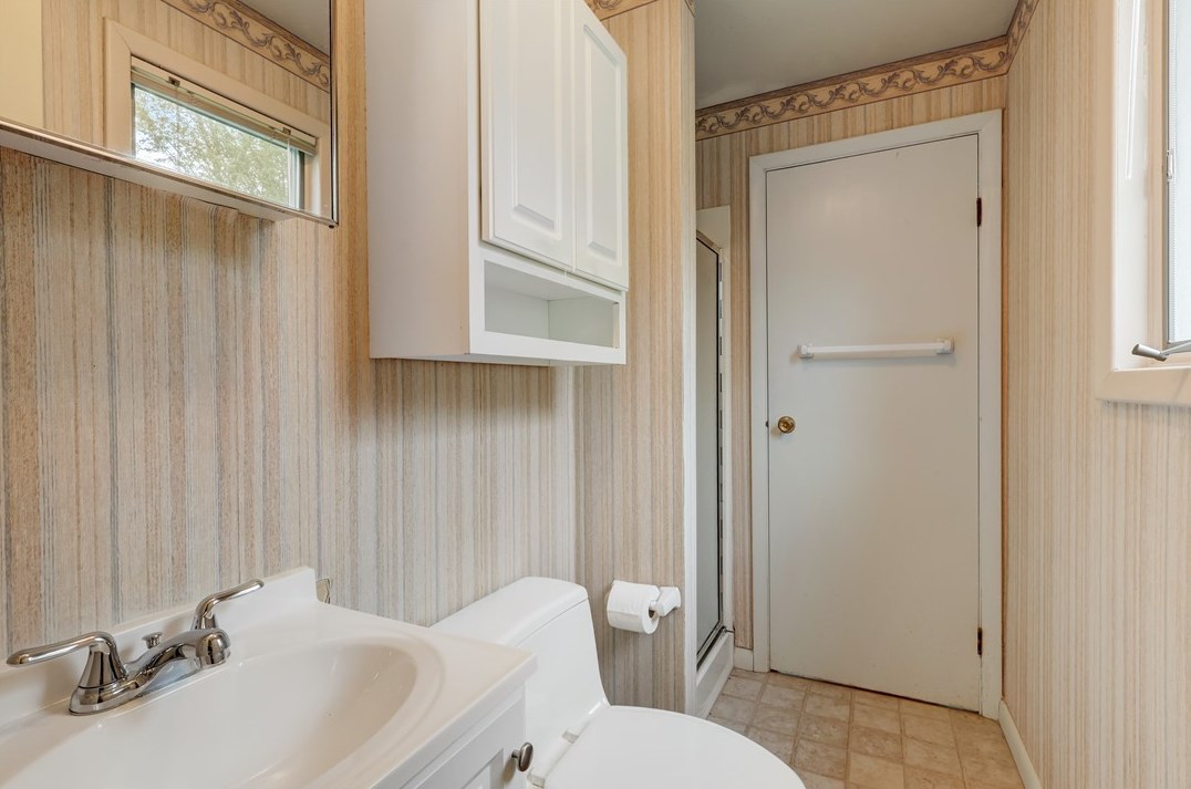 241 Hazelwood Dr, Washington PA  15301-6243 exterior