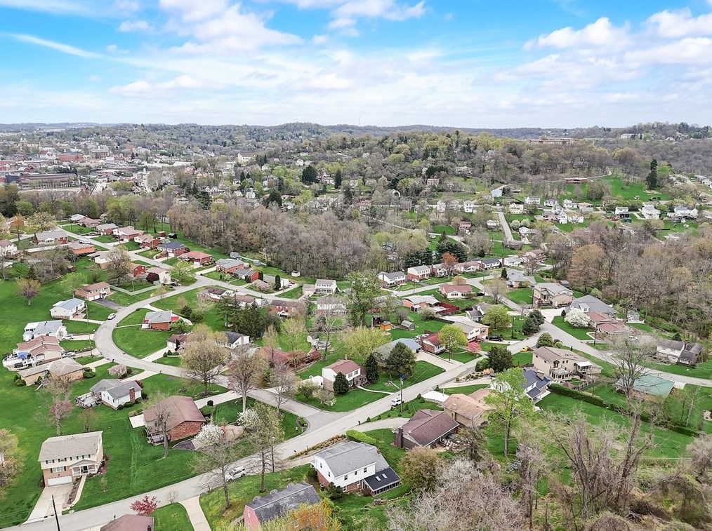 241 Hazelwood Dr, Washington PA  15301-6243 exterior