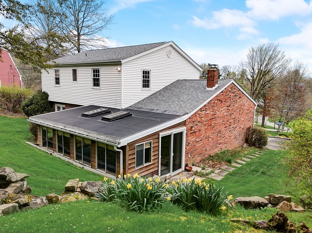 241 Hazelwood Dr, Washington PA  15301-6243 exterior