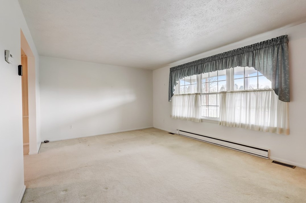 241 Hazelwood Dr, Washington PA  15301-6243 exterior