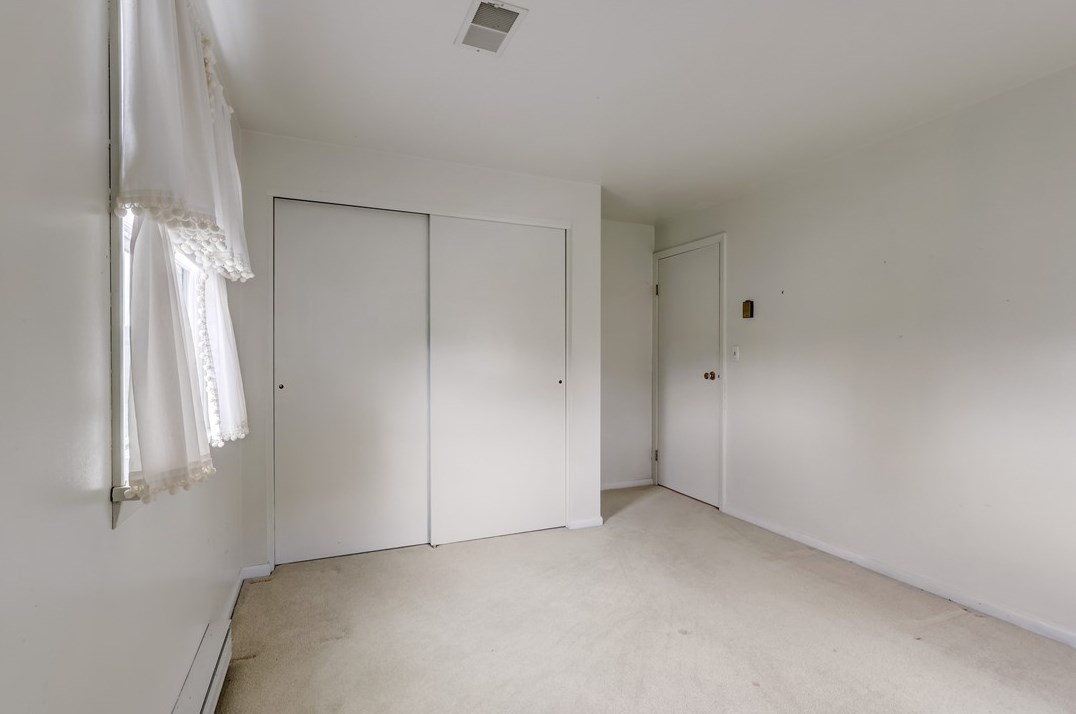 241 Hazelwood Dr, Washington PA  15301-6243 exterior