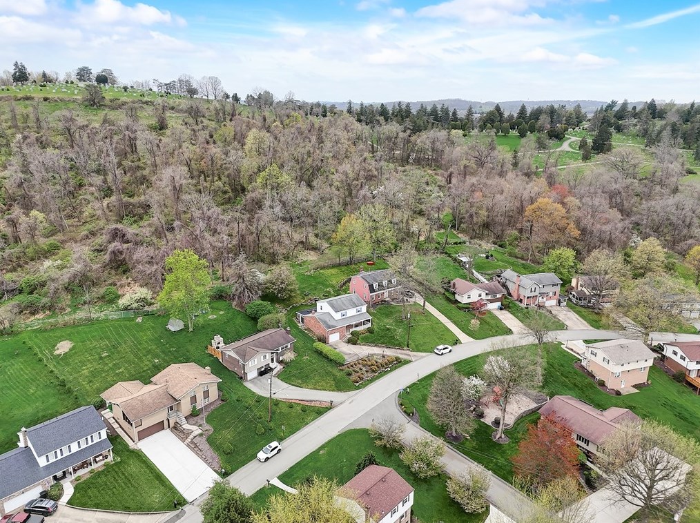 241 Hazelwood Dr, Washington PA  15301-6243 exterior