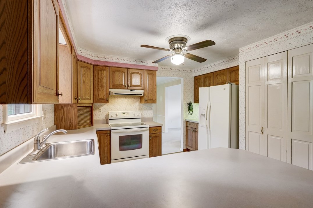 241 Hazelwood Dr, Washington PA  15301-6243 exterior