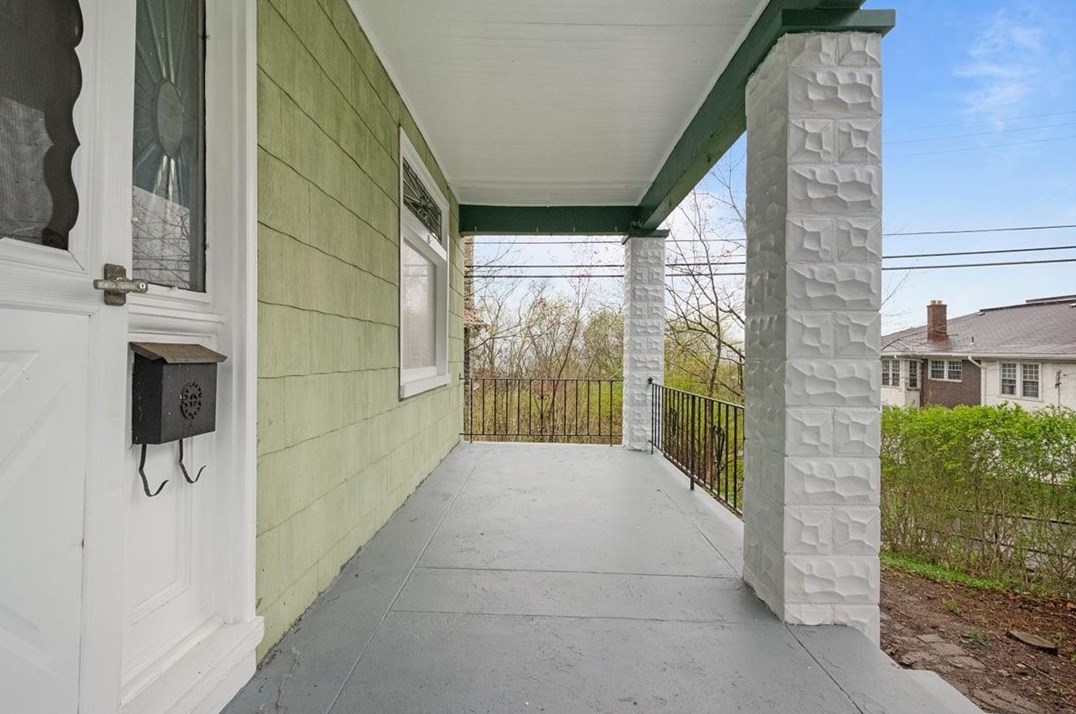 401 Harris Ave, Pittsburgh PA  15205-3226 exterior