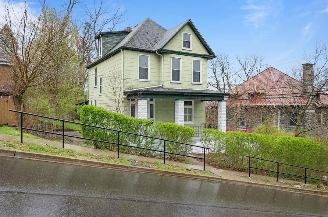 401 Harris Ave, Pittsburgh PA  15205-3226 exterior