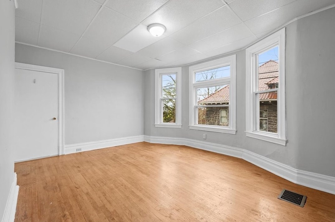 401 Harris Ave, Pittsburgh PA  15205-3226 exterior