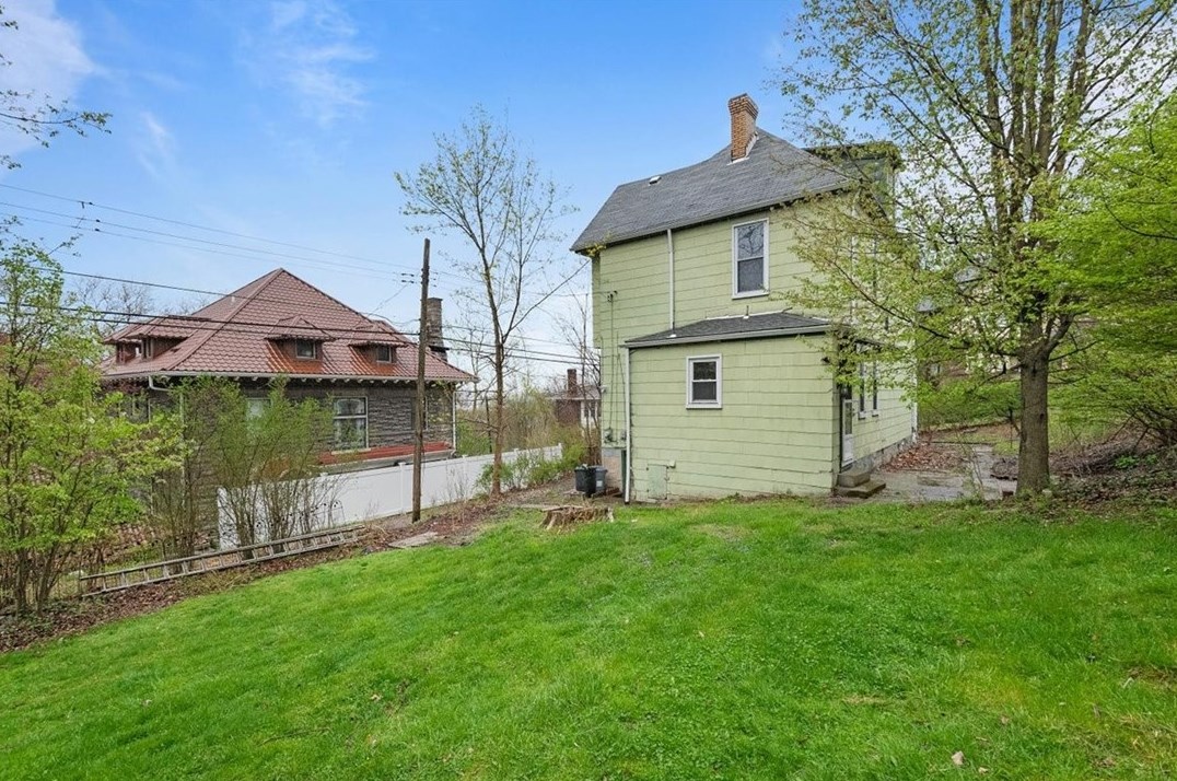 401 Harris Ave, Pittsburgh PA  15205-3226 exterior