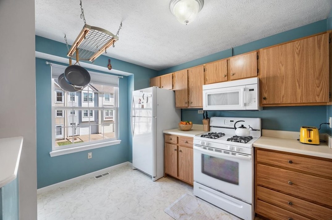 107 Palace Ct, Pittsburgh PA  15227-4335 exterior