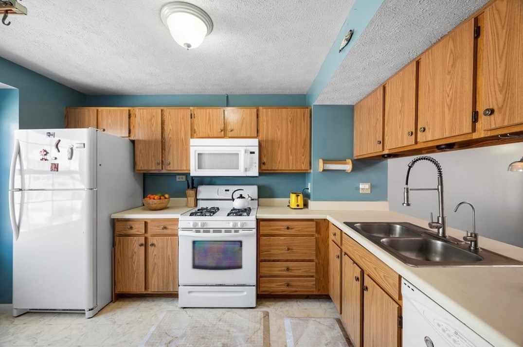 107 Palace Ct, Pittsburgh PA  15227-4335 exterior