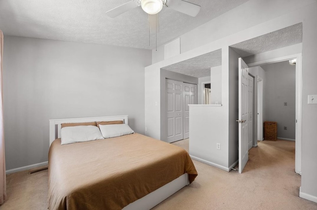 107 Palace Ct, Pittsburgh PA  15227-4335 exterior