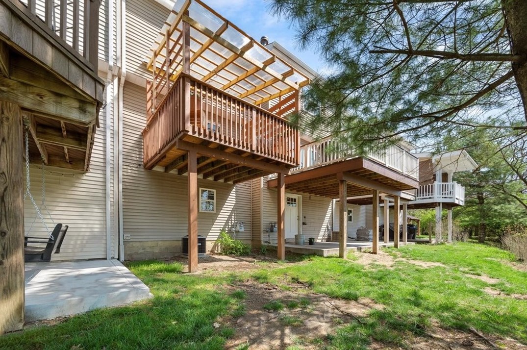 107 Palace Ct, Pittsburgh PA  15227-4335 exterior