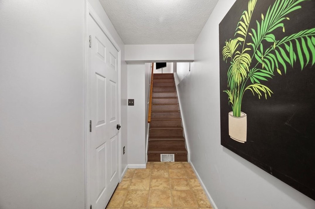 107 Palace Ct, Pittsburgh PA  15227-4335 exterior