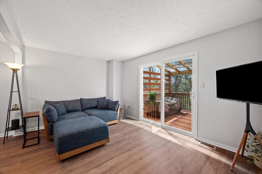 107 Palace Ct, Pittsburgh PA  15227-4335 exterior