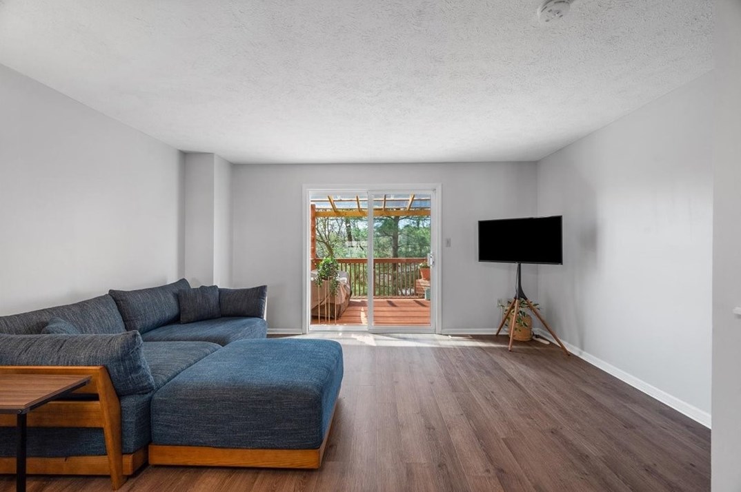 107 Palace Ct, Pittsburgh PA  15227-4335 exterior