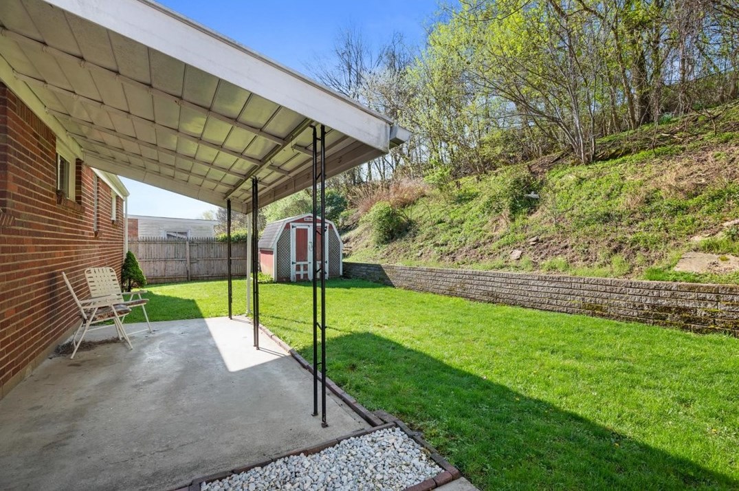 1628 Carmella Dr, Pittsburgh PA 15227-3713 exterior