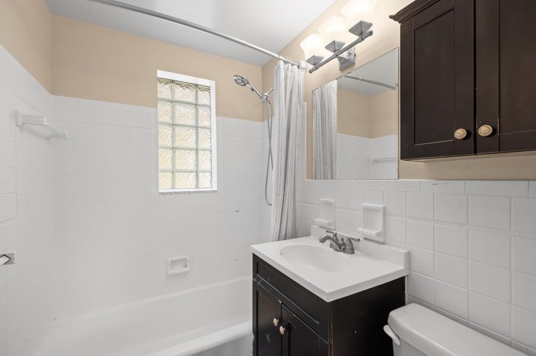 1628 Carmella Dr, Pittsburgh PA 15227-3713 exterior