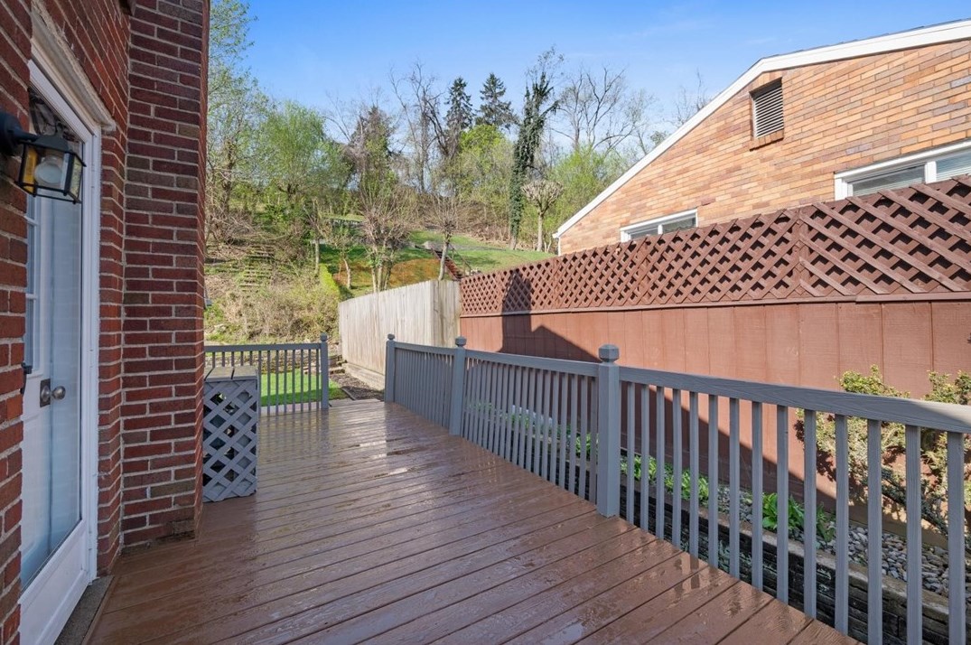 1628 Carmella Dr, Pittsburgh PA 15227-3713 exterior