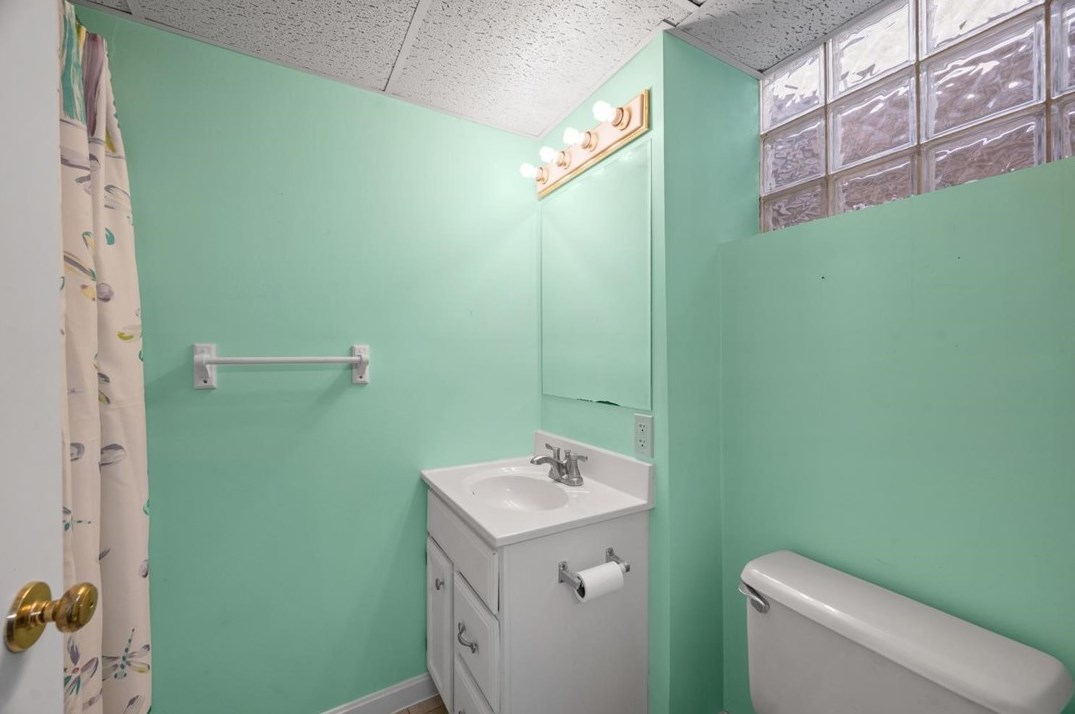 1628 Carmella Dr, Pittsburgh PA 15227-3713 exterior