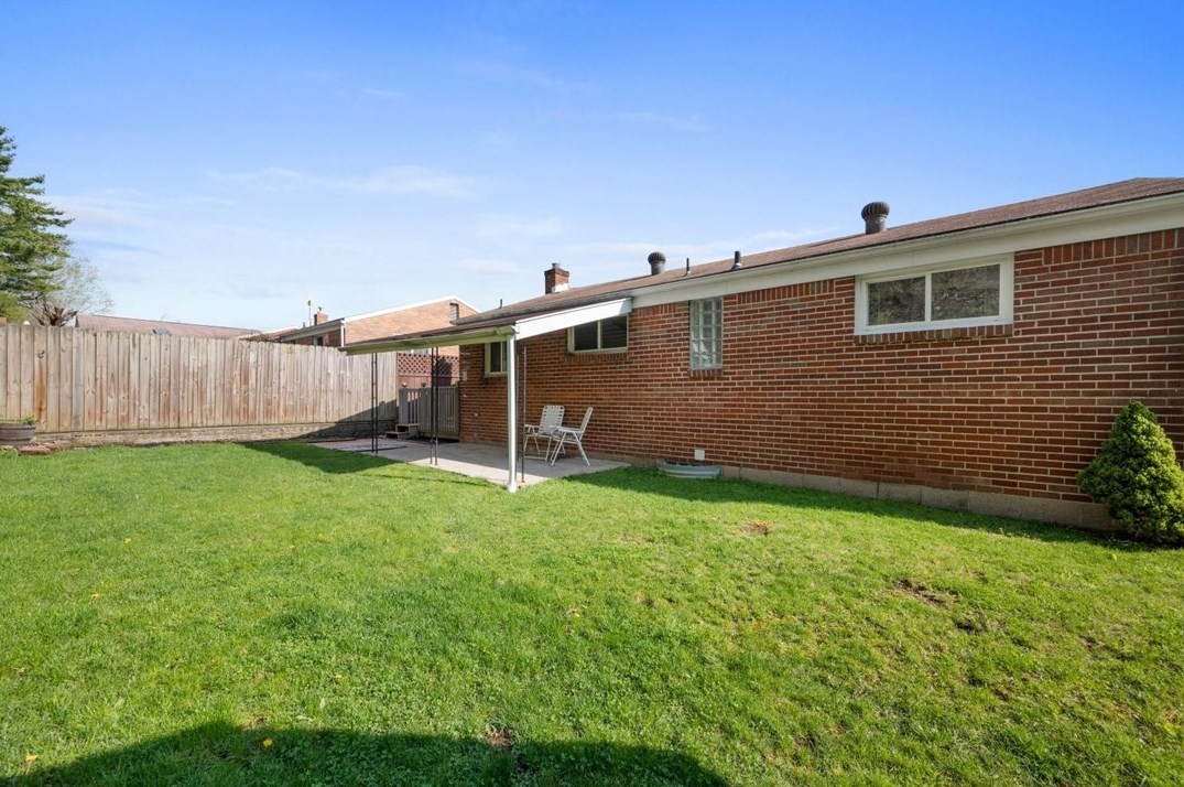 1628 Carmella Dr, Pittsburgh PA 15227-3713 exterior