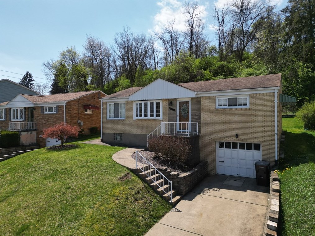 3622 Wallace Dr, Pittsburgh PA  15227-4428 exterior