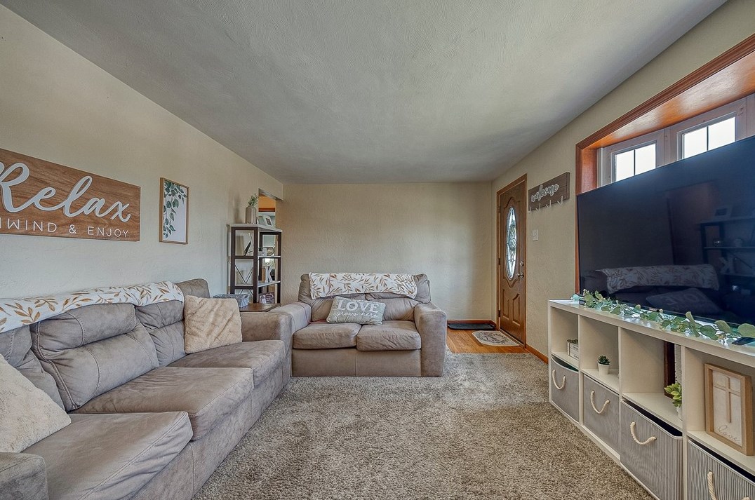 3622 Wallace Dr, Pittsburgh PA  15227-4428 exterior