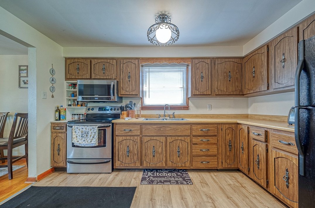 3622 Wallace Dr, Pittsburgh PA  15227-4428 exterior