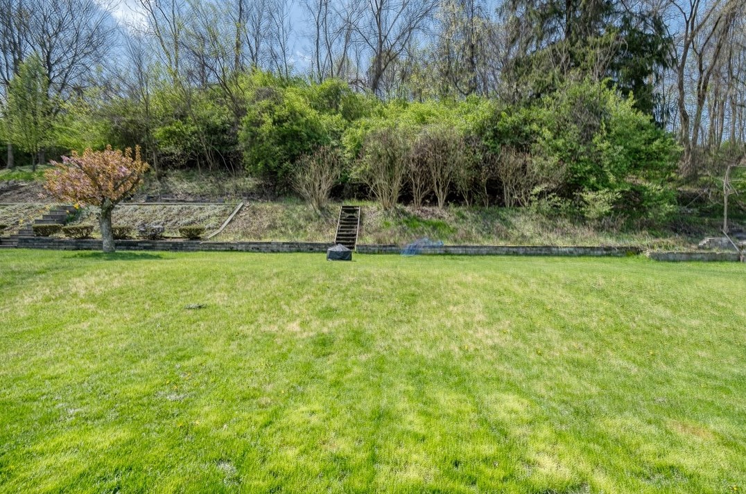 3622 Wallace Dr, Pittsburgh PA  15227-4428 exterior