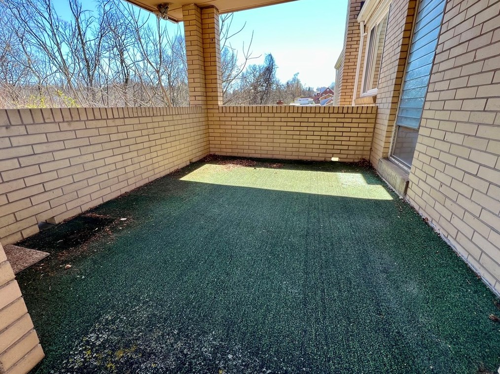 3223 Valewood Dr, Whitaker PA 15120-3529 exterior