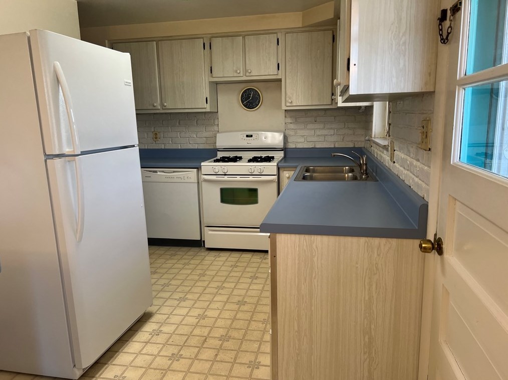 3223 Valewood Dr, Whitaker PA 15120-3529 exterior