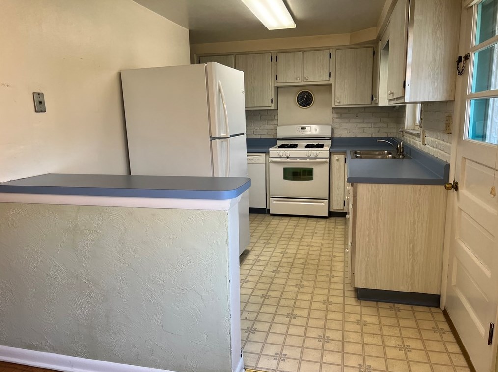 3223 Valewood Dr, Whitaker PA 15120-3529 exterior