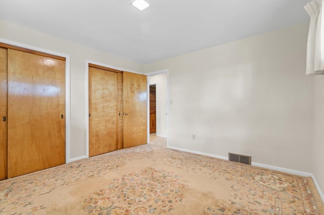 233 Commonwealth Ave, Pittsburgh PA 15122-1927 exterior