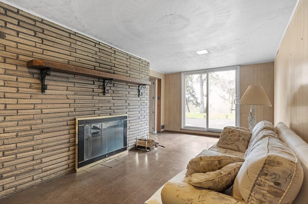 233 Commonwealth Ave, Pittsburgh PA 15122-1927 exterior