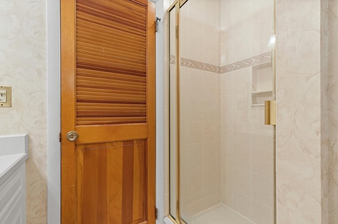 233 Commonwealth Ave, Pittsburgh PA 15122-1927 exterior