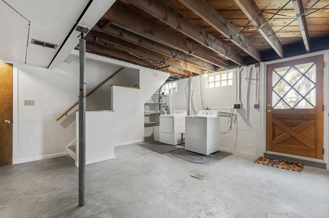 233 Commonwealth Ave, Pittsburgh PA 15122-1927 exterior