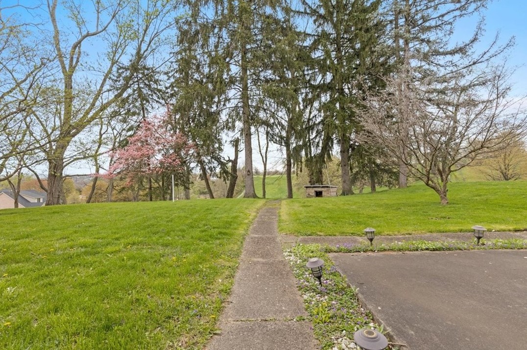 233 Commonwealth Ave, Pittsburgh PA 15122-1927 exterior