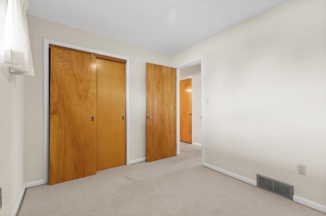 233 Commonwealth Ave, Pittsburgh PA 15122-1927 exterior