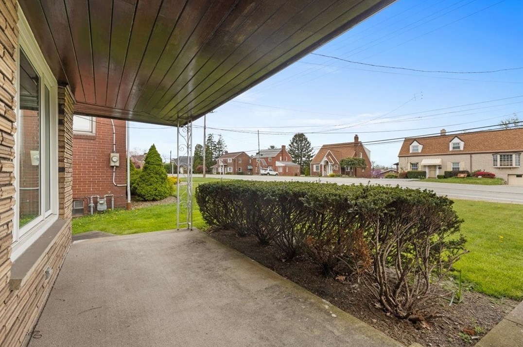 233 Commonwealth Ave, Pittsburgh PA 15122-1927 exterior