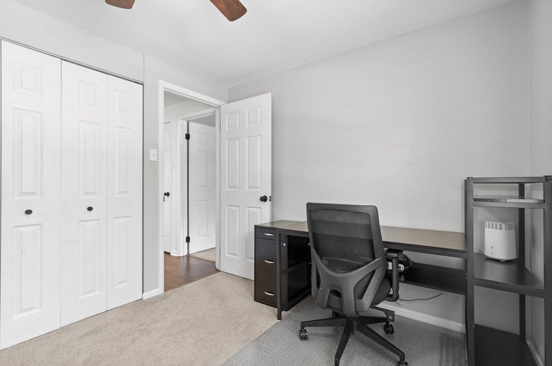 586 Flaugherty Run Rd, Moon Twp PA  15108-8900 exterior