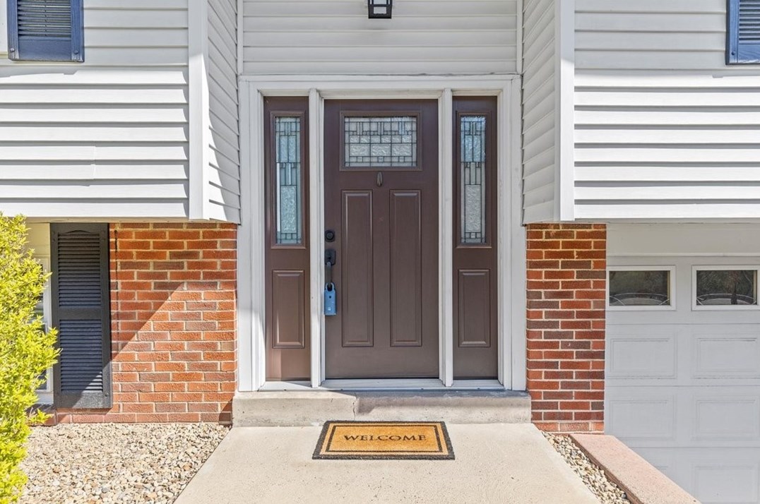 586 Flaugherty Run Rd, Moon Twp PA  15108-8900 exterior