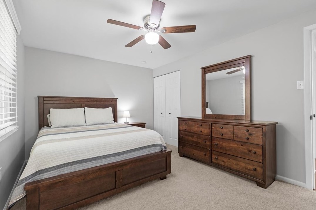 586 Flaugherty Run Rd, Moon Twp PA  15108-8900 exterior