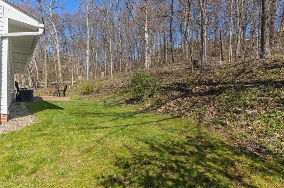 586 Flaugherty Run Rd, Moon Twp PA  15108-8900 exterior