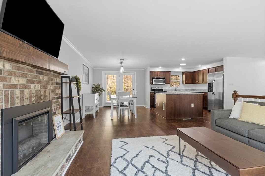 586 Flaugherty Run Rd, Moon Twp PA  15108-8900 exterior