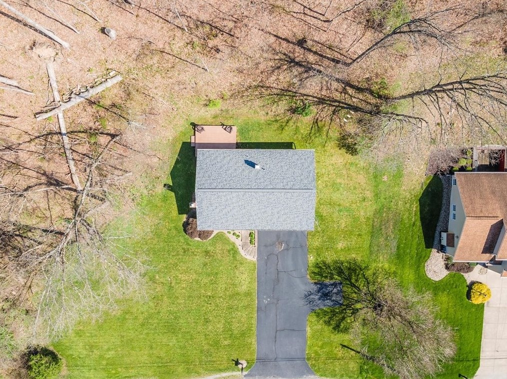 586 Flaugherty Run Rd, Moon Twp PA  15108-8900 exterior