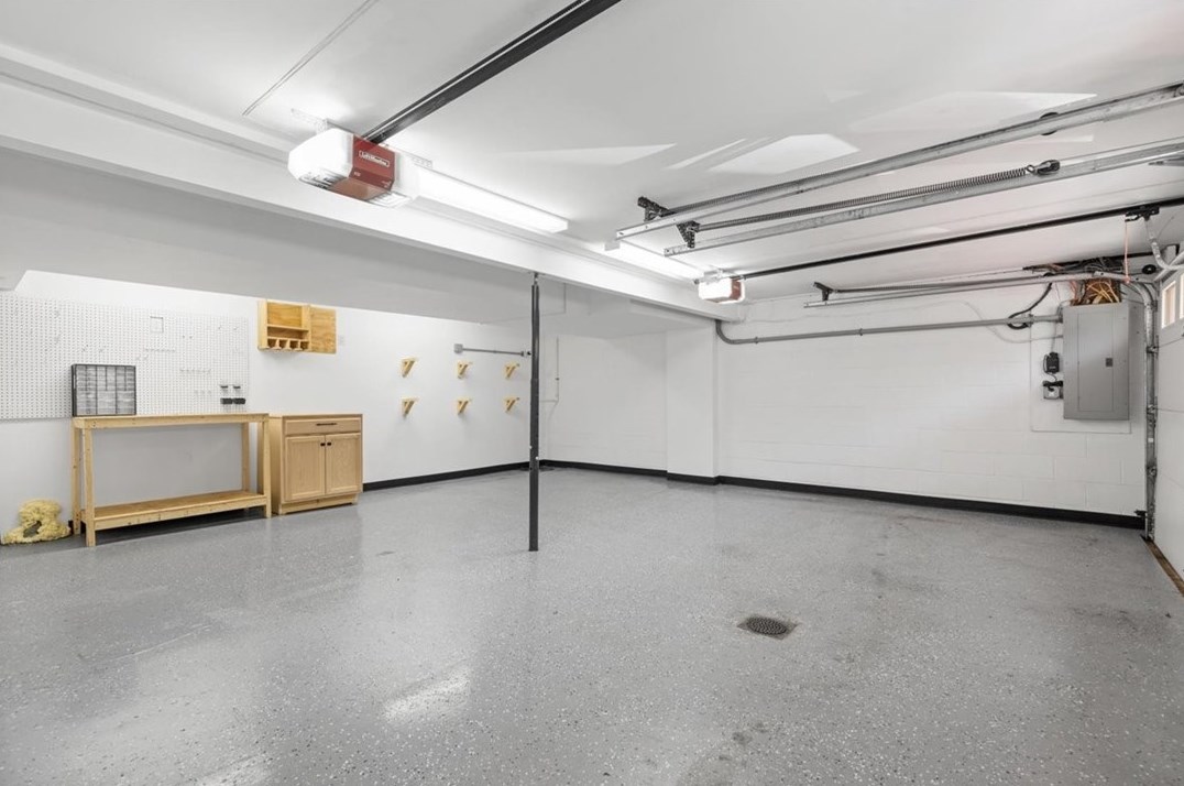 586 Flaugherty Run Rd, Moon Twp PA  15108-8900 exterior