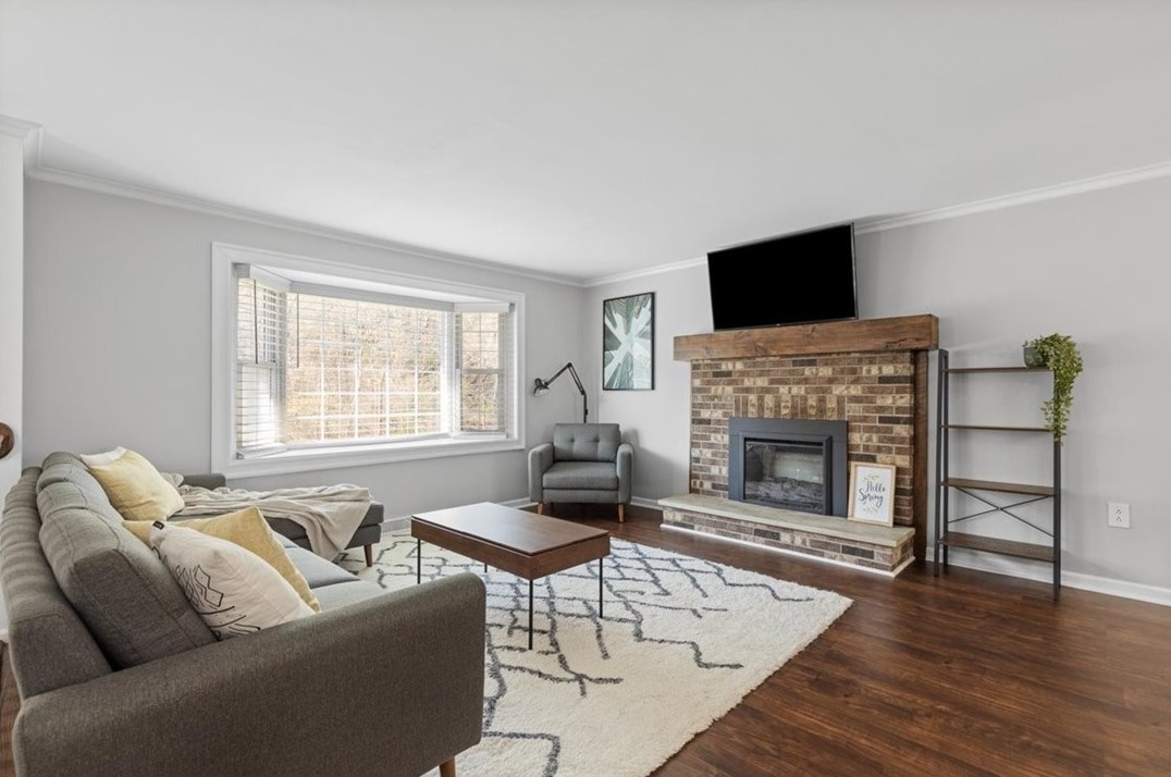 586 Flaugherty Run Rd, Moon Twp PA  15108-8900 exterior