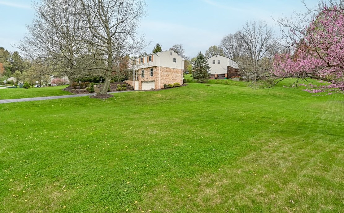 2101 Coventry Dr, Allison Park PA  15101-3364 exterior